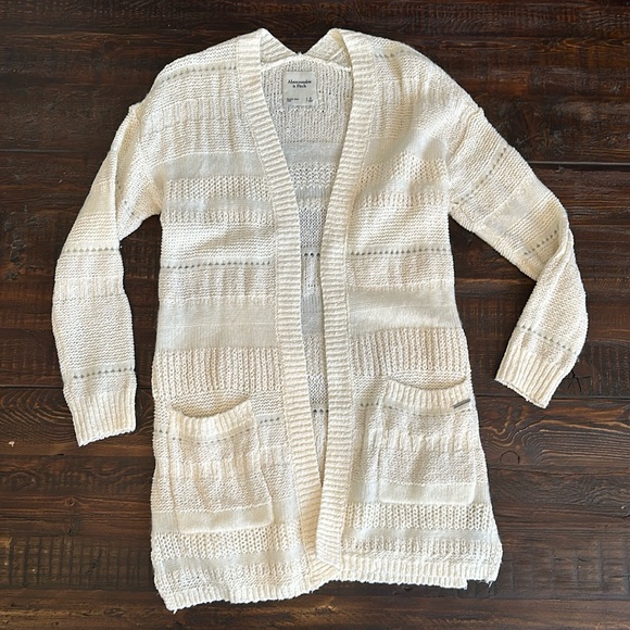 Abercrombie & Fitch. Cardigan. Size Small. - Picture 1 of 4